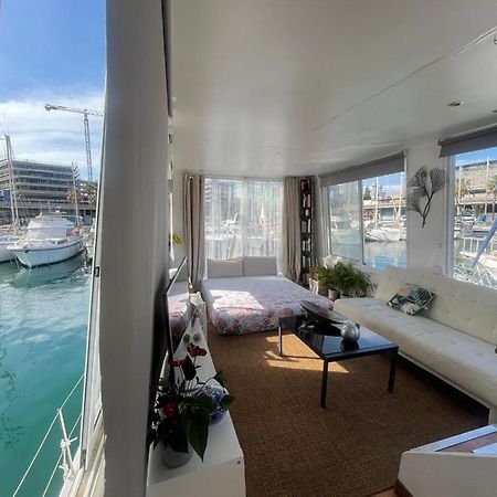 Light Bedroom In A Home Boat Barcelona Exteriör bild