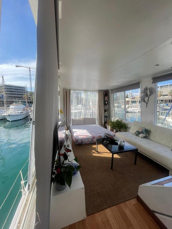 Light Bedroom In A Home Boat Barcelona Exteriör bild